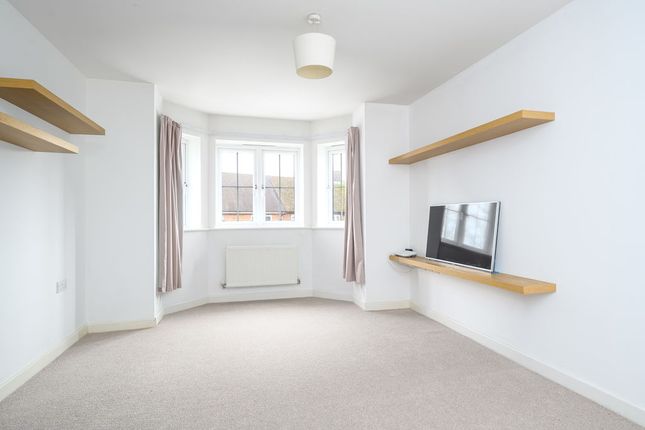 Flat 4, 48 Trenchard Close, Walton-On-Thames photo 3