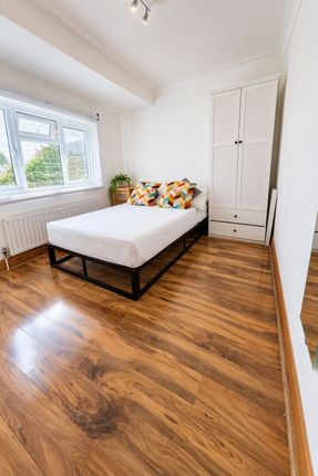 Flat 3, 6, Hoylake Road, LONDON photo 2