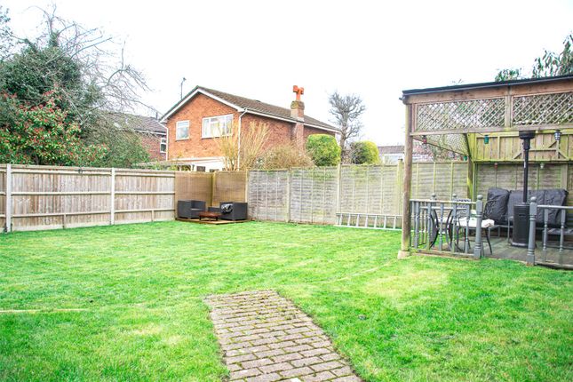 3, Laurel Close, Hook photo 3