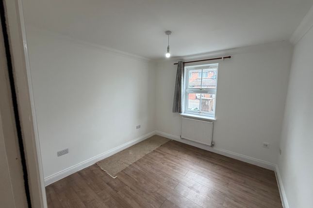 Flat 2 A, Bath Road , Luton photo 5