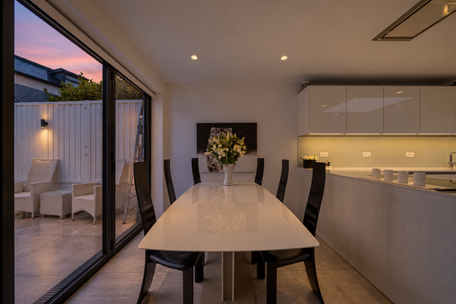 18, Medfield Street, London photo 3