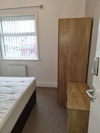 Room to rent in Fazakerley Road, Walton