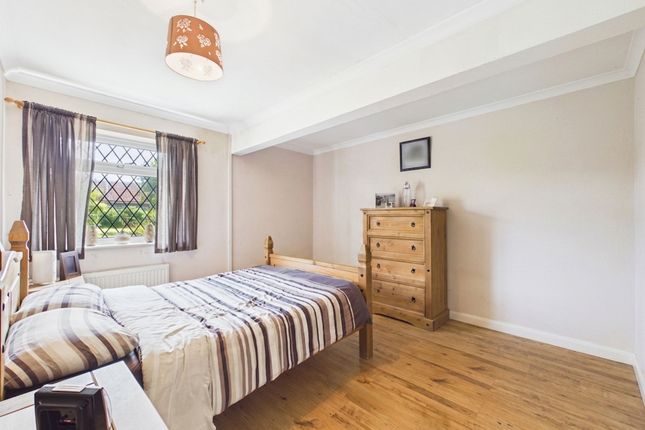 12 Chiltern Way, Manchester photo 3