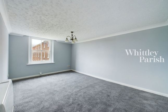 2-bed flat on 24 Hillcrest Court, Ipswich Road, Diss, £110,000