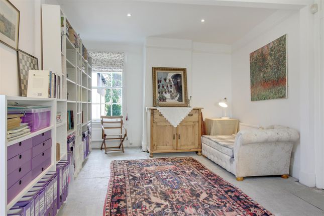 Crown Cottage, 150a, Haverstock Hill, Belsize Park, London photo 4