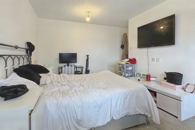 1, Silecroft Court, Ashford photo 4