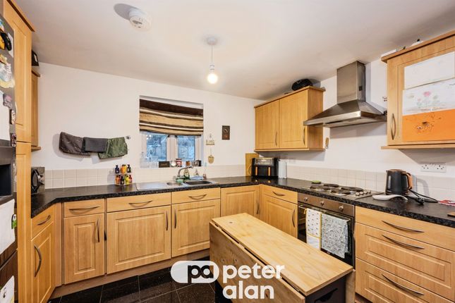 47, Geraint Jeremiah Close, Neath photo 3