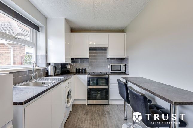 24 Mayfield Gardens, Ossett photo 4
