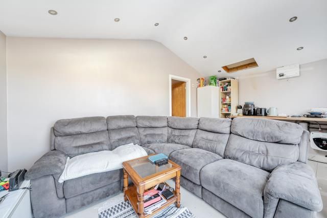 23, Albert Drive, Woking photo 4