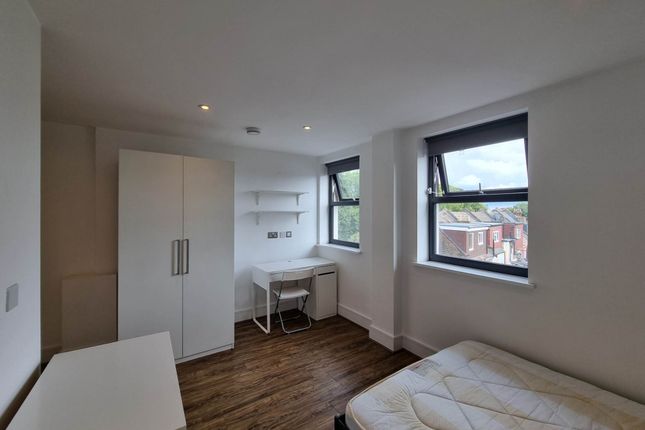 Flat 49 Clayford House, Hampden Road, London photo 4