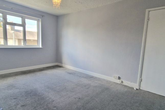 Flat to rent in Church Road, Watford