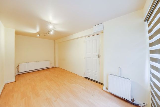 121, Westminster Drive, London photo 4