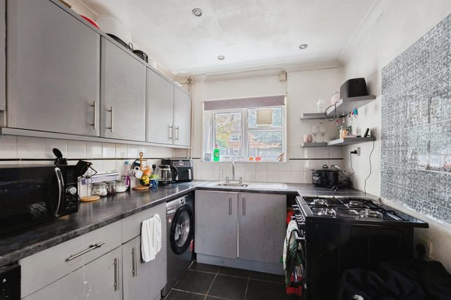 16, Parklands Gardens, Ellesmere Port photo 3