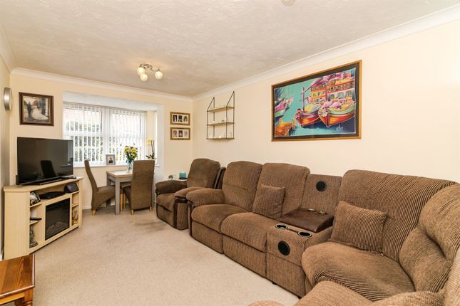 18, Adrian Court, Alexandra Road, Lowestoft photo 3