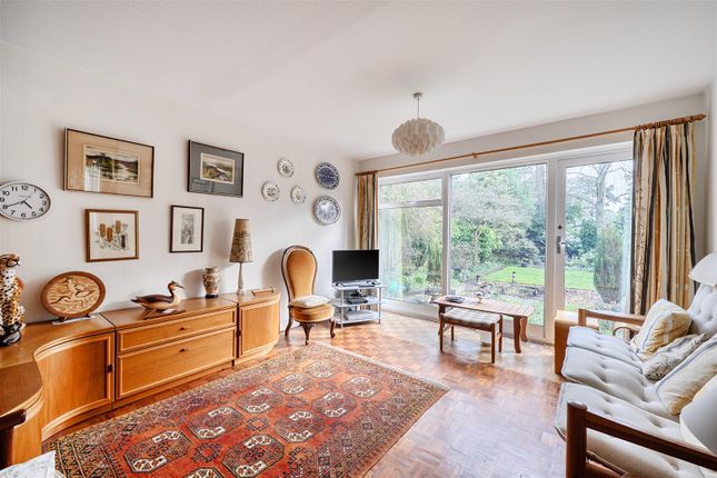 6, The Paddock, Crowthorne photo 2