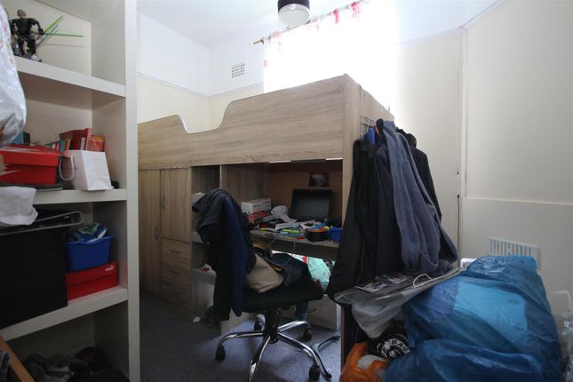 Flat to rent in The Drive, London
