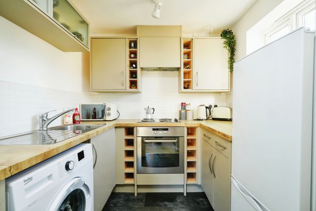 Flat for sale in 4 Harvest Grove, Witney
