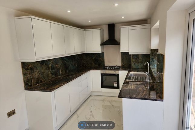 Kingston Close, Northolt photo 3