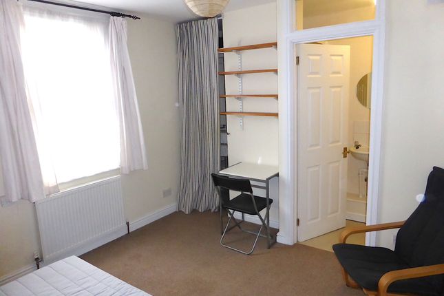 Room to rent in Park Road, Banbury OX16