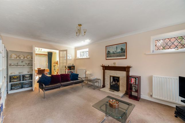 23, Oaks Coppice, Waterlooville photo 4