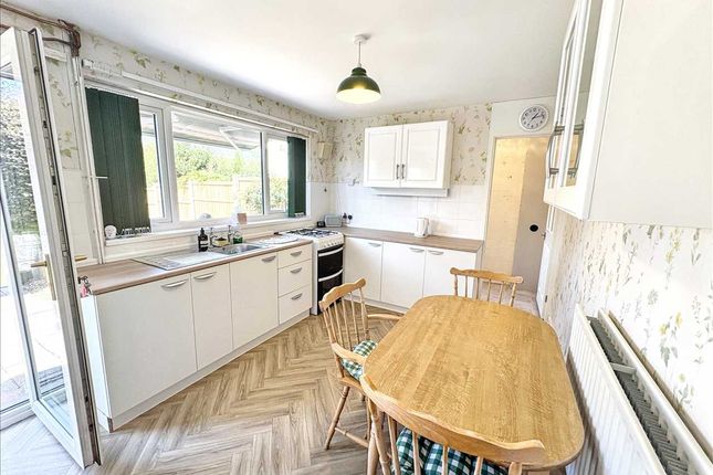 40, Beacon Drive, Kirkby In Ashfield photo 2