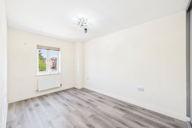 109, Woodvale Kingsway, Gloucester photo 4
