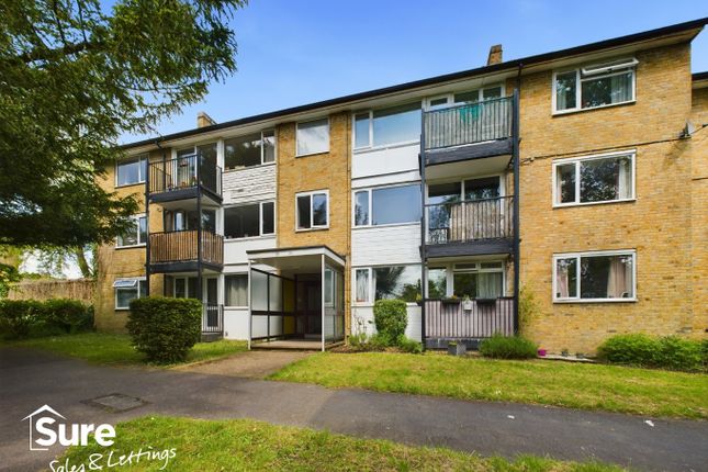 Thumbnail Flat to rent in Chaulden House Gardens, Hemel Hempstead, Hertfordshire