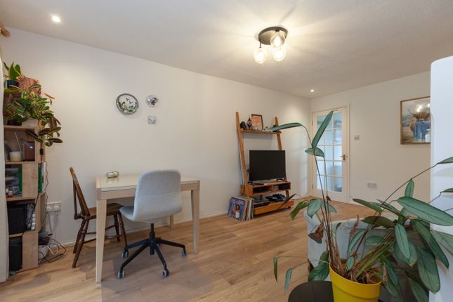 Terraced house to rent in River View, Kennington, Oxford
