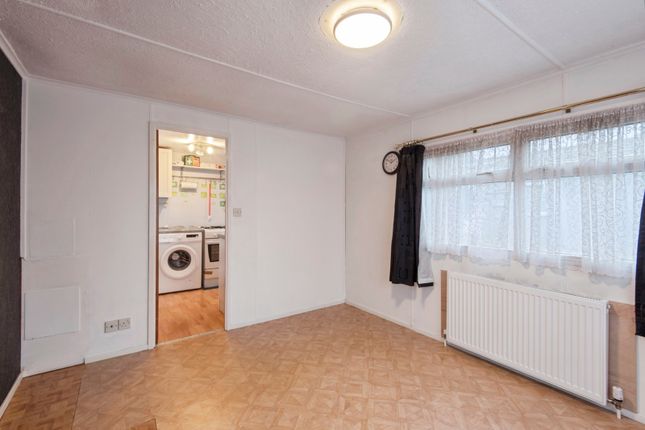 9, Three Star Park, Lower Stondon photo 4