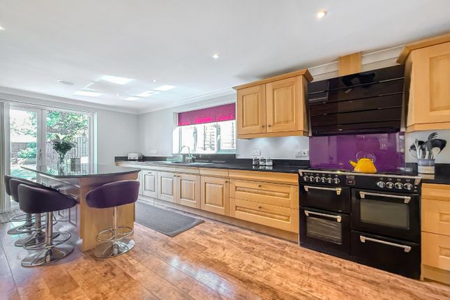 35 Lowlands Road, Blackwater, Hampshire photo 4