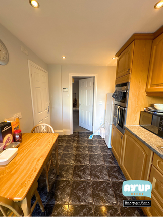 Room 1, 22 Clifton Mount, Rotherham photo 4