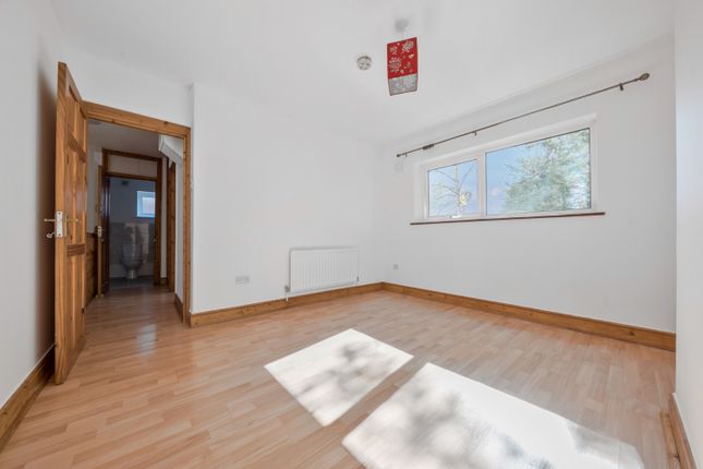 88, Gregory Crescent, London photo 4