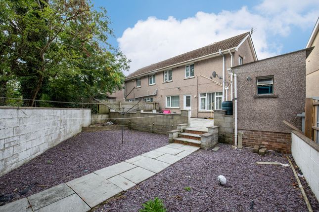 29, Williams Crescent, Bryncethin, CF32 photo 4