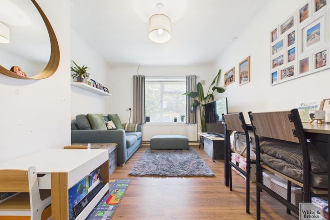 1 Farne Close, Chichester photo 2