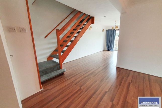 6, Garner Drive, Broxbourne photo 2