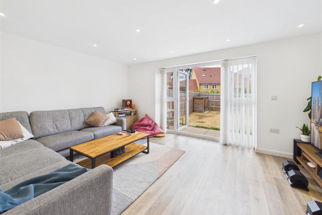 51, Keywood Drive, Walton-On-Thames photo 3