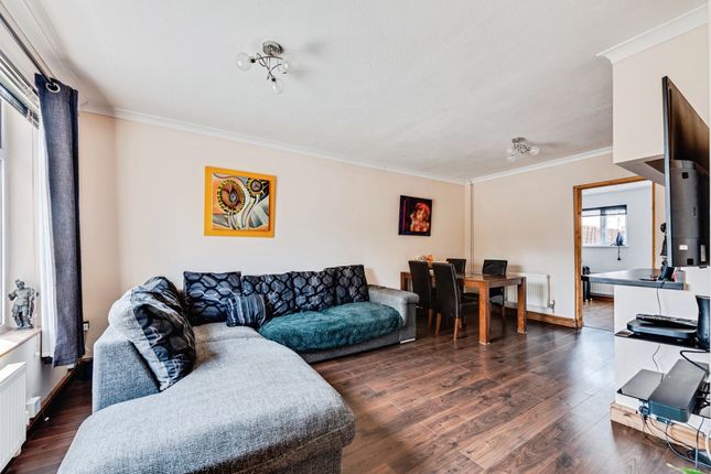 88, Kingswood Avenue, Swindon photo 4