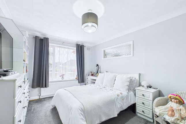 25 Exmoor Crescent, Worthing photo 4
