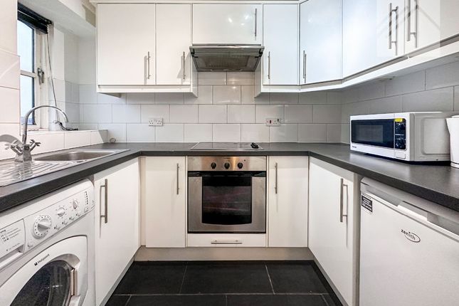 20 College Close, Grays photo 3