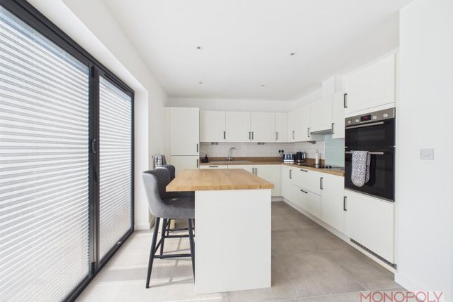 11, Moss Wood Court, Wrexham photo 2