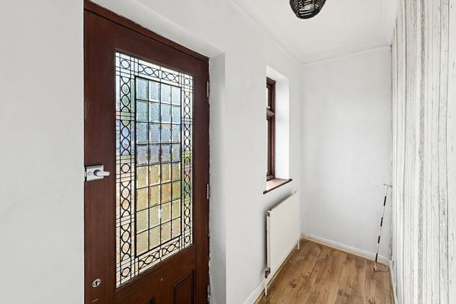 67, Wells Avenue, Southend-on-sea photo 3