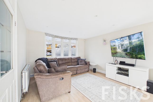 5, Linden Leas, Benfleet photo 3