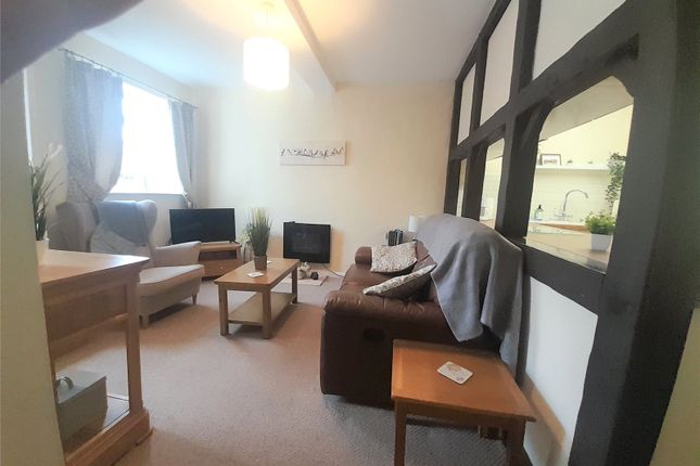 Flat 2, Corbett House, 16, Church Street, Kidderminster photo 2