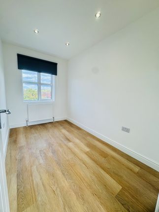 Flat 3, 417-421 Brighton Road, South Croydon, London photo 3