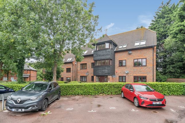 Thumbnail Flat for sale in Spruce Close, Steeple View, Essex
