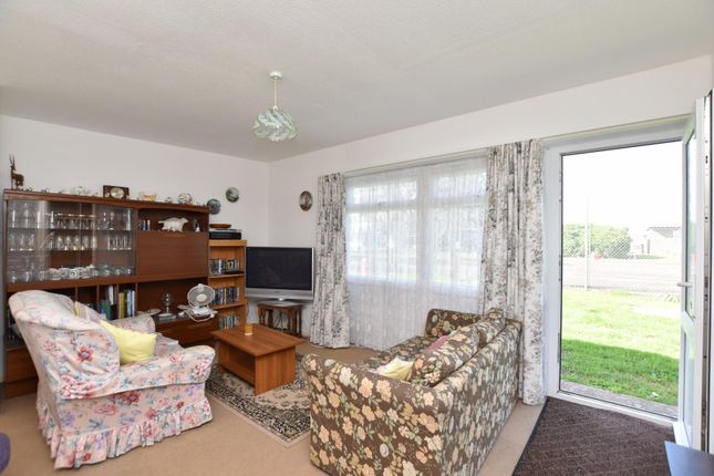 Chalet 156, Romney Sands Holiday Park, The Parade, Greatstone photo 3