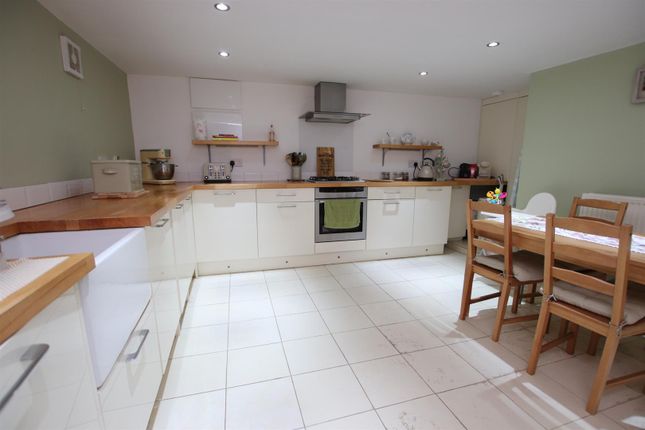 181, Wyke Lane, Bradford photo 5