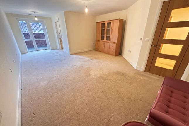 1 Elliott Court, High Street North, Dunstable photo 4