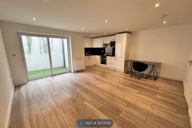 Maisonette to rent in Baring Road, London