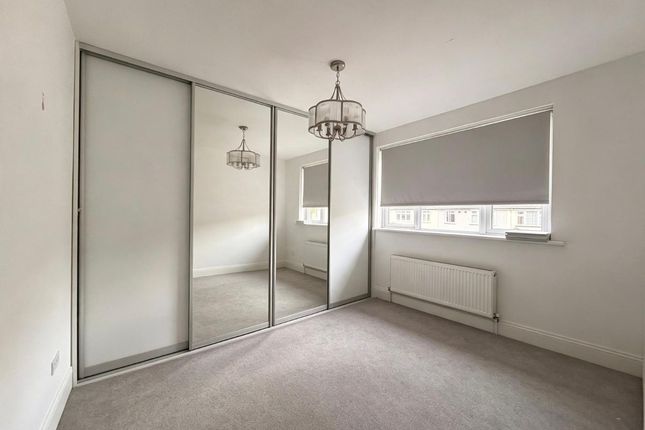 5 Birkdale Avenue, Romford photo 5